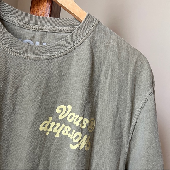 Vous Worship T-shirt Into the Night Church Size Large - Picture 3 of 5